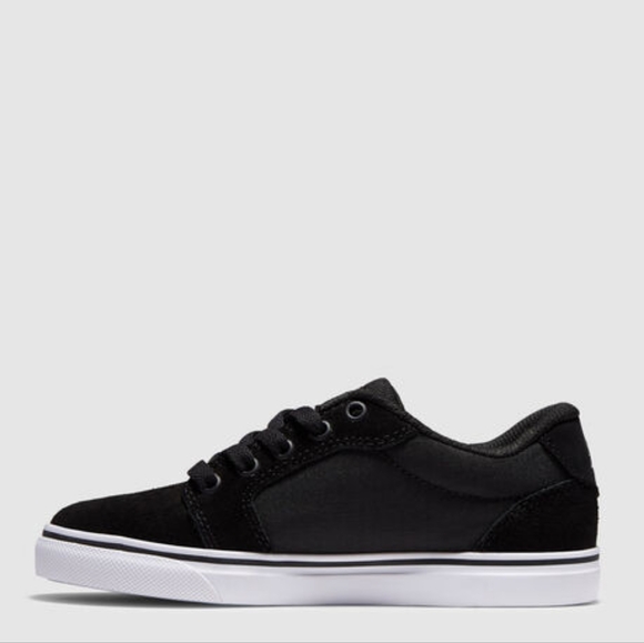 NEW DC black shoes - size 13 - Picture 2 of 3